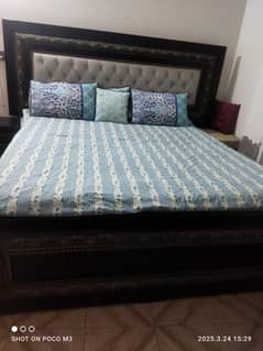 Bed and dressing table with mattress