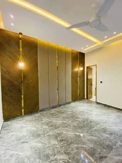 Wallpaper/Media Wall/Pvc Panel/Wood Work/Interior Shop/Blind/carpente
