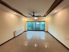 In Bahria Town - Safari Villas 3 10 Marla House For Sale