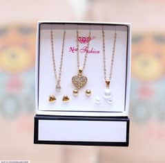 funky golden plated pendat set 