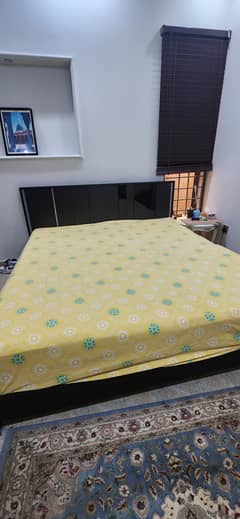 used king side bed in 10-10 condition