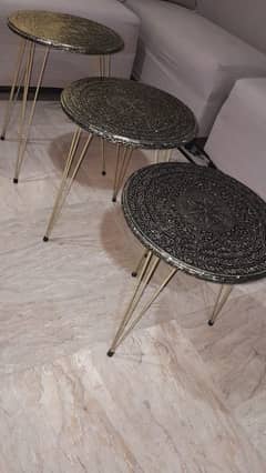 set of 3 coffee table in good condition