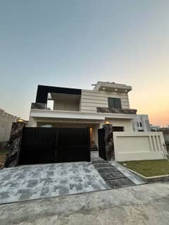 10 Marla Brand New House In Sawan Block, Dc Colony Gujranwala.