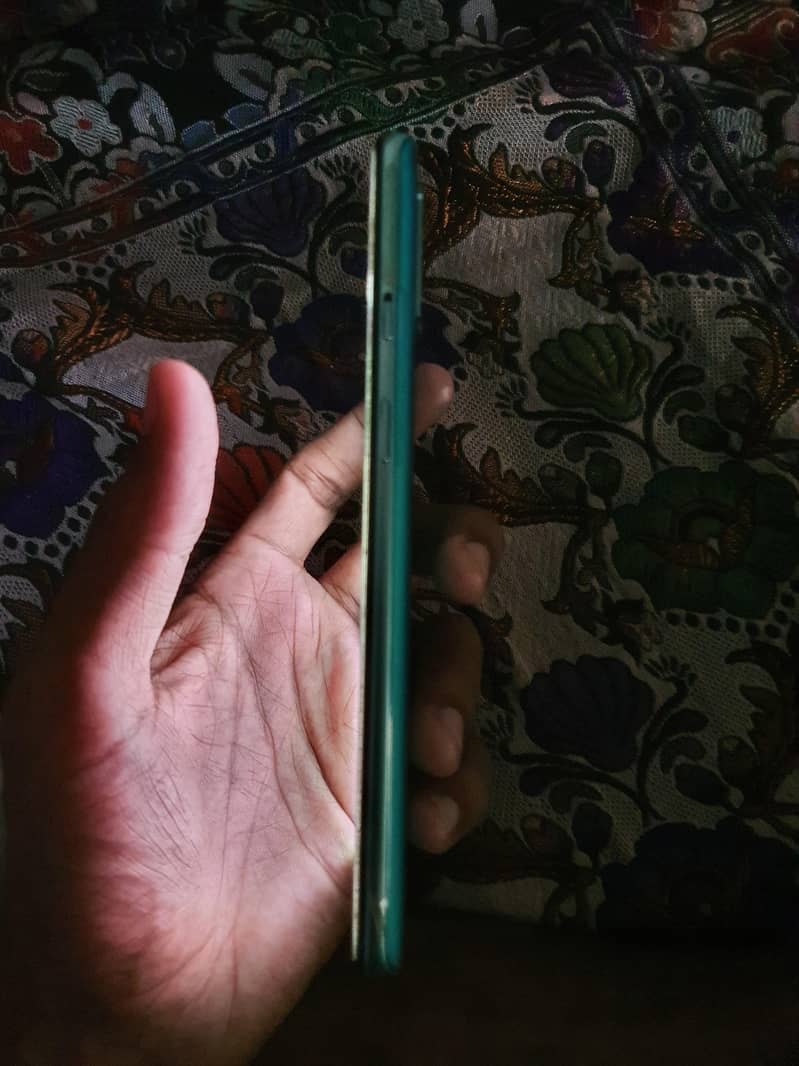 oneplus 8t . . 12/256  lines in display 3