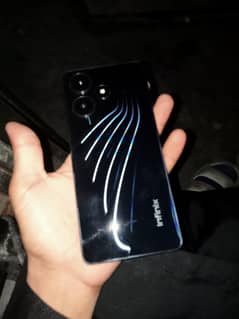 Infinix hot 30 all ok hai koi falt ni 8+8  128 GB