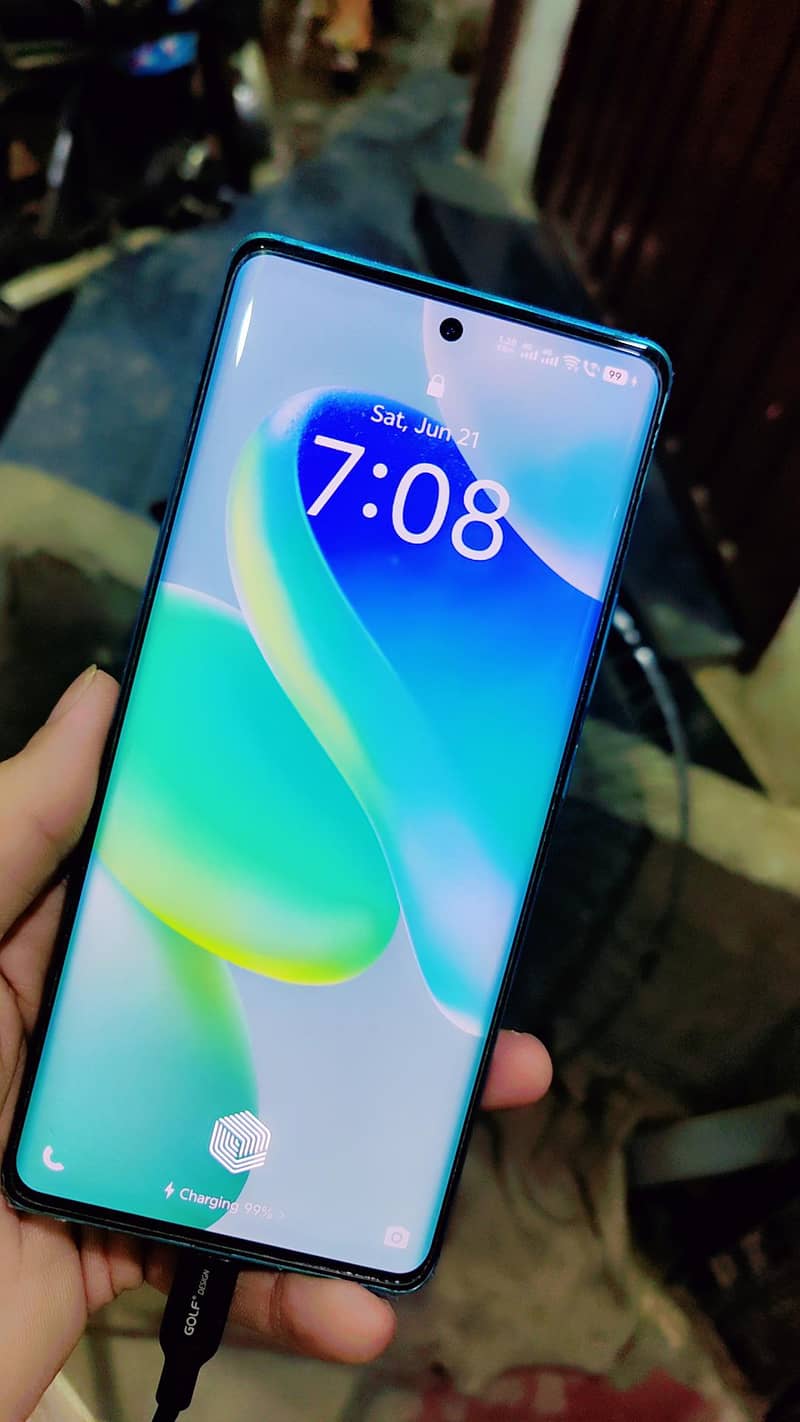 vivo x80 24GB ram 6.8 edge display 15 update software 10.10 condition 9