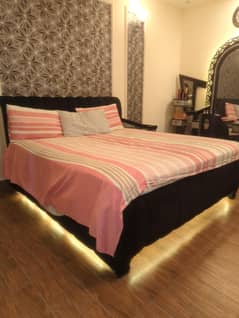 bed with dressing side one side table one chair maayq