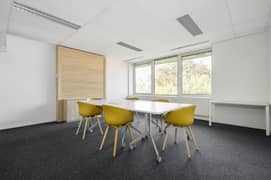 Open plan office space for 10 persons in KARACHI, Financial District.