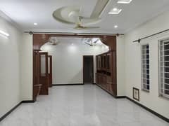 1 Kanal Upper Portion Available For Rent