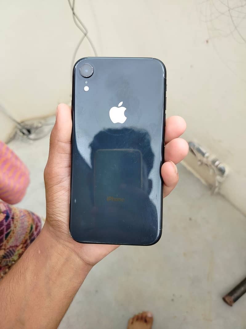 iPhone XR mint condition 5
