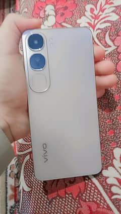 VIVO Y200 10/10 WITH. BOX AND CHARGER AND WARRANTY CARD