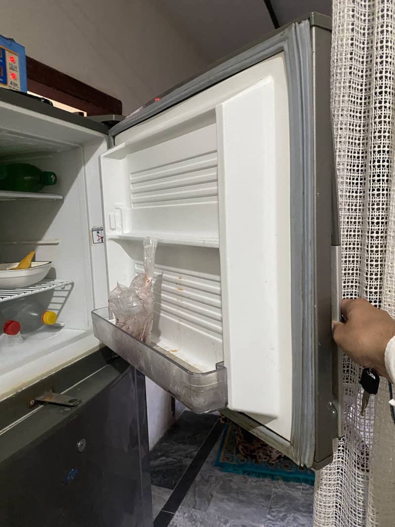 Full size fridge new 10/10 condition 3