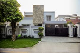 One Kanal Used Modern Design Bungalow For Rent At Prime Location Of DHA Lahore Near To Park Masjid J Block Club & Commercial Market