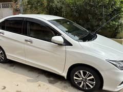 Selling my honda city full option contact on whtsapp