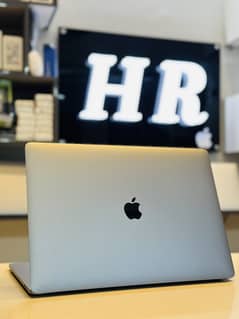 MacbookPro2017{Ratina-15inch}Corei7 16 512GB TURBO 4.1GHZ 8hour backup