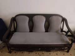 3 seater sofa available in reasonable price