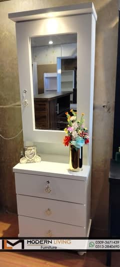 Dressing Tables Round Mirror Beautiful Look Best Quality