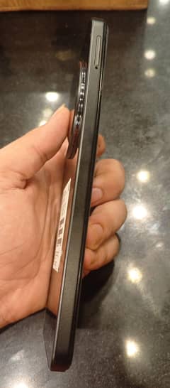 redmi mobile hi condition 10 by 10 dabba charger sath hai