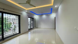 Beautiful Full house for rent 6bedroom With attached bathroom drawing dining TV lounge kitchen sarvent quter big car parking