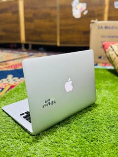 Apple MacBook Air 2017 Model 13 inch i5 8GB RAM 128SSD