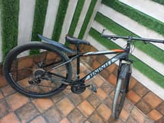 uninut bicycle 30inch full size like a new just few days used