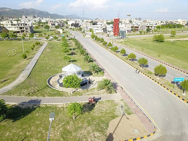 Short Corner ! Solid Land ! Reasonable Price ! In Block C ,MPCHS B_17 6