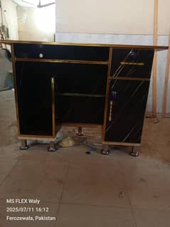 Computer table