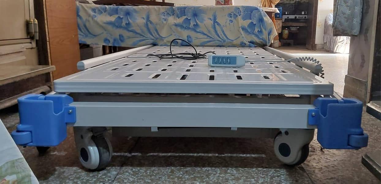 electronic patient bed with remote control and built in battery backup 1