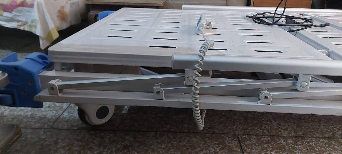 electronic patient bed with remote control and built in battery backup 4