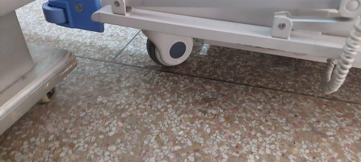 electronic patient bed with remote control and built in battery backup 6
