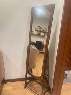 Standing mirror