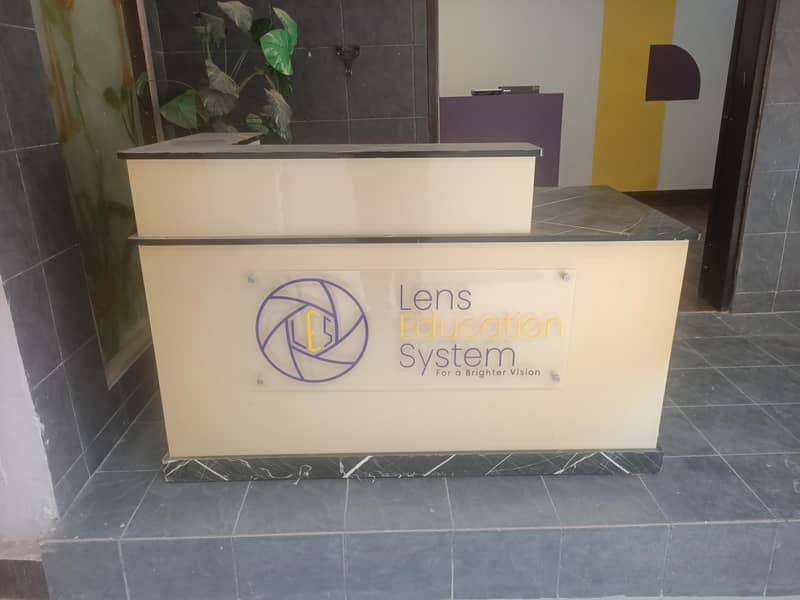 Reception counter in good shape 0