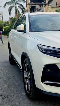 Oshan X7  7 Seater Future Sense White