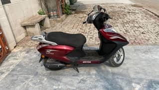 United scooty, petrol scooty , speed 100cc