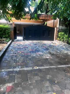 1 Kanal well maintained Modern bungalow for sale in Main Cantt prime location