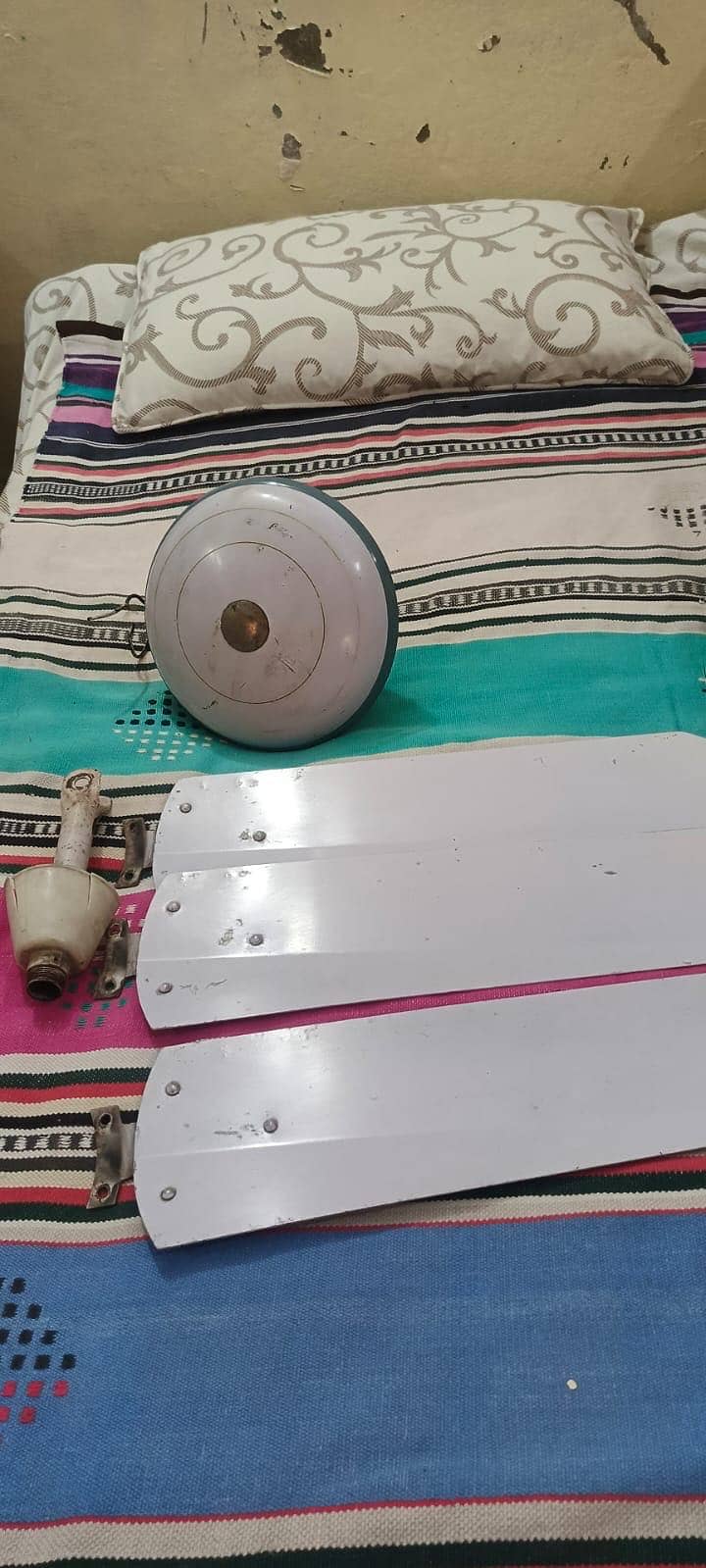 03 ceiling fans for sale in working condition & without any fault 0