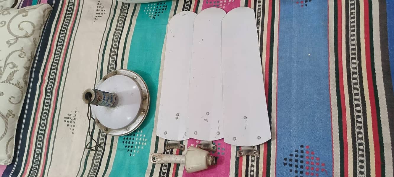 03 ceiling fans for sale in working condition & without any fault 2