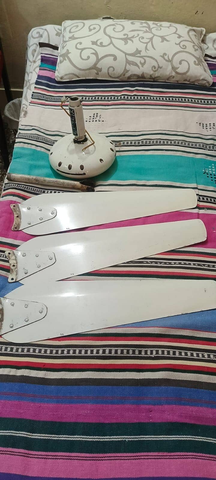 03 ceiling fans for sale in working condition & without any fault 6