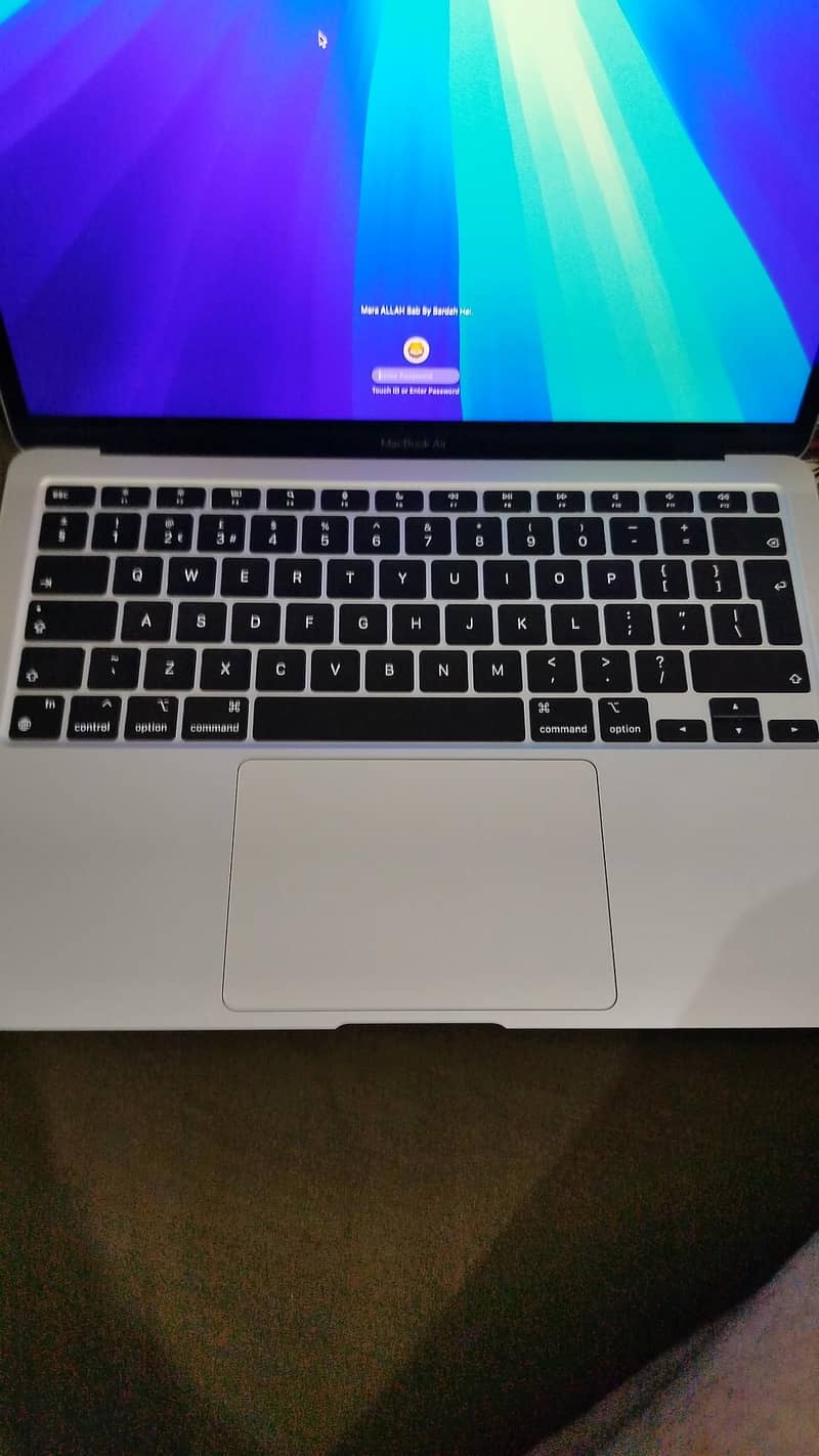 Macbook Air 2020 M1 Chip 8/256, 10/10 condition 1