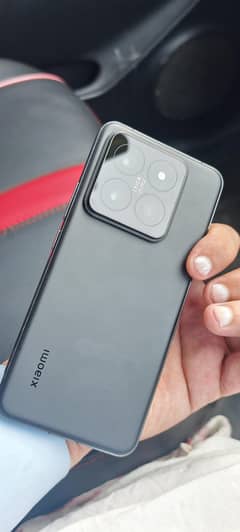 Xiaomi 14 pro sim time usay hai