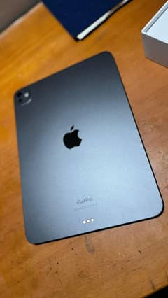 iPad pro M4 complete box