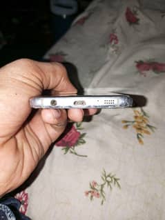 8Samsung galaxy s7  edge  in good condition