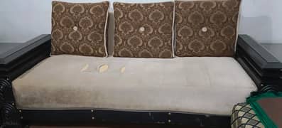 7 Seater Sofa Set solid Wood Good Condition