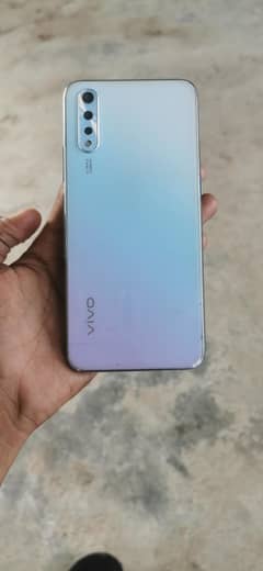 Vivo S1 mobile hy box or Charger bhi sath hy