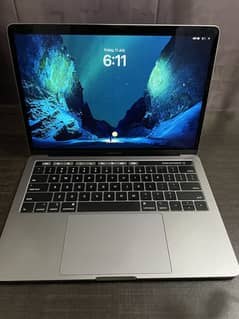 Macbook pro 2019 , 8 gb ram , 512 gb storage