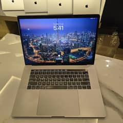 MacBook pro 2019 15.4 inch core i9 8 core CTO 32GB RAM 512GB SSD