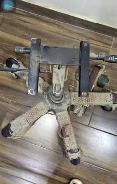 Knee tilt mechanism with Hydrolic and base