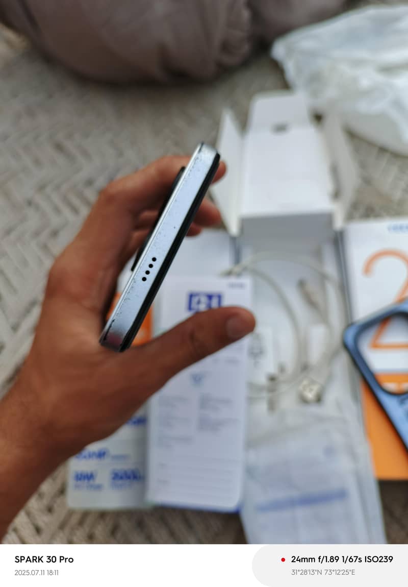 Tecno Spark 20c (4+4/128) Comlet box 4
