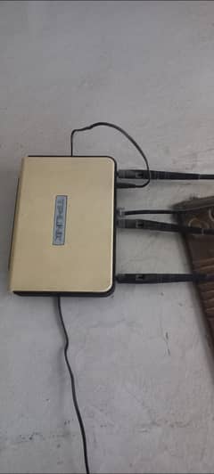 tp link router with box tripple antina in wrorking