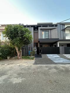 Prime Location Bankers Avenue Cooperative Housing Society House Sized 9 Marla For Sale